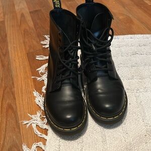 2nd hand dr martin boots